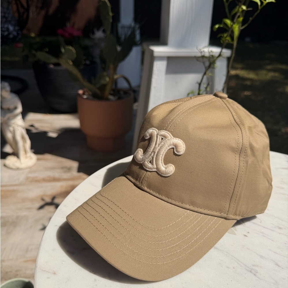 •💛Beautiful Trend Hat
• Beauty Hat Y
Tan Monogram Sun Hat size💛